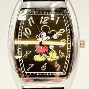 稼働品 Disney ディズニー ミッキーマウス 腕時計 クォーツ 黒文字盤の画像3