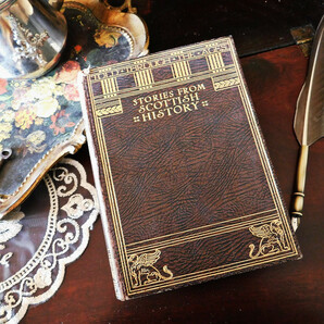 +。*゜+ 1929年 表紙が素敵なスコットランドの歴史書 古書 アンティークブック ヴィンテージ本 洋書 古書 英国 インテリア 茶色の画像1