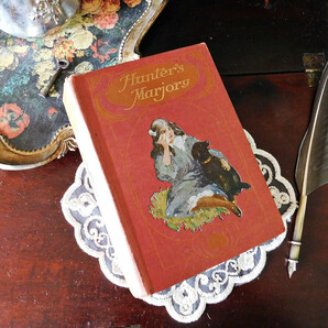 *゜+ 20世紀　洒落た女の子のイラスト付き表紙　古書　英国　アンティークブック　ヴィンテージ本　洋書　アンティーク　イギリス　ブルー