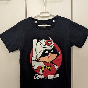 【レア】ガンダム × 広島カープ Ｔシャツ（シャア坊や） 子供用 コラボTシャツ カープ坊や CARP 野球 広島東洋カープ カープの画像1