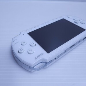 美品 動作品 PSP1000 SONY ソニー PSP 白プレイステーション・ポータブル 2台 ゲームソフト/ 希少品(H-159)の画像4