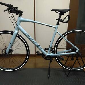 お引取限定 SPECIALIZED SIRRUS3.0 Lサイズ (商品画像の 空気入れ,ボンベ式携帯空気入れ,チューブ,パンク修理キット等付属) の画像2