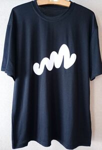 【XLサイズ】新品　黒　Tシャツ《m ウェーブ》★シンプル　グラフィックT ブラック　ゆったり半袖Tシャツ