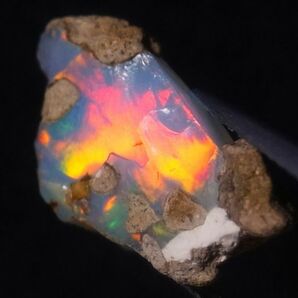【O7】天然オパール母岩付き原石 6.85ct 新品 エチオピア産
