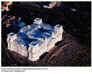 クリスト・アンド・ジャンヌ＝クロード、包まれたライヒスターク、公式写真　Wrapped Reichstag, Berlin 1971-95