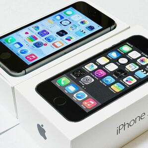 【美品】 64GB レア iOS8 iPhone5s ブラック スペースグレイ iPhone スマホ 5S Apple A1453 白ロム ○判定 docomo アップル の画像1