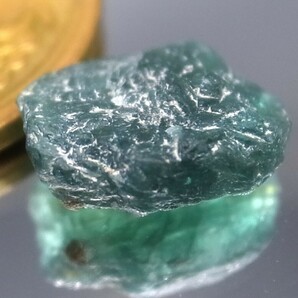 3.23ct 新品・透明感のある高品質な天然グランディディエライト原石 マダガスカル産の画像4