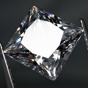 8.63ct 10x10㎜ VVSランク級で極上のカット品質・プリンセスカット キュービックジルコニア カット面が多く最高品質の輝きの特級品ですの画像6