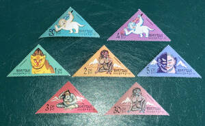 【外国切手】ブータン　1966年　珍三角切手　計７枚　未使用♪
