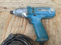 【2-0428-MY-8-1】makita マキタ 6951 インパクトドライバ【中古動作品】_画像3