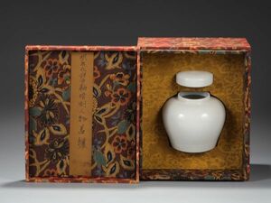 「明 成化年製 陶磁器 甜白釉暗刻人物蓋罐」染付 置物 擺件 古賞物 中国古美術 旧蔵出