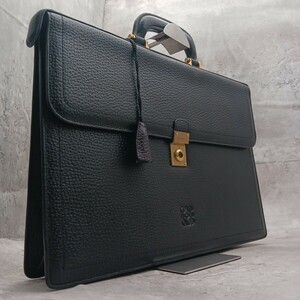  beautiful goods LOEWE Loewe hole gram stamp leather briefcase business bag key attaching A4 possible Logo type pushed . Gold metal fittings black black men's commuting 