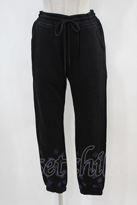 NieR Clothing / プリントSWEAT PANTS 黒 H-24-04-15-1028-PU-PA-KB-ZT383