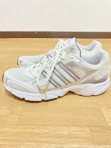 adidas ランニングシューズ　YYA606001