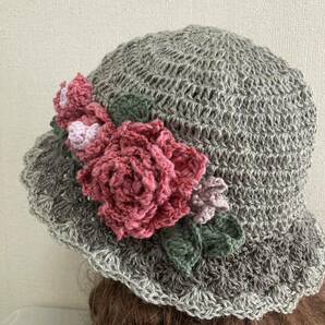 手編み帽子 ニットキャップ ハンドメイド ニット帽 ベージュ バラのお花 いっぱい 麻混の画像2