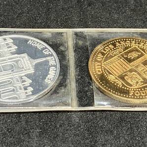 アメリカ 記念硬貨セット 2枚 ロサンゼルスメモリアルコロシアム 1932-1984の画像1
