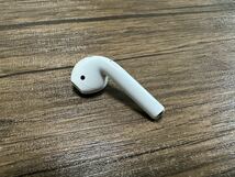 A60 Apple純正 AirPods 第1世代 左 イヤホン MMEF2J/A 左耳のみ　A1722　美品　即決送料無料_画像1