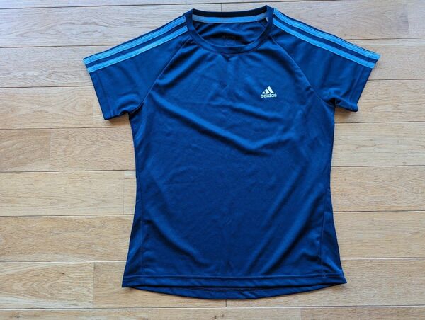 アディダス adidas 半袖Tシャツ 試着のみ サイズ140程度