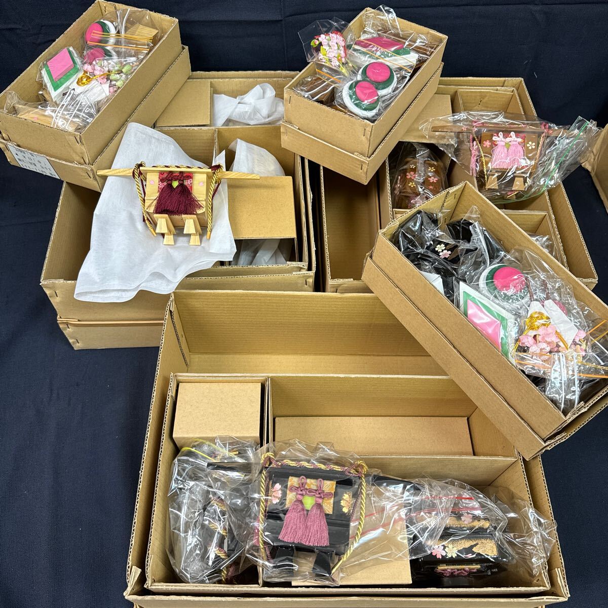 ◆Exhibit items Hina tools 3 sets, bulk sale, wooden size 30, 6 item sets x 3 boxes Sachi black lacquered, weeping cherry blossoms, brown lacquered cherry blossoms, white wood, with maki-e, Hina doll miniature 158-40, season, Annual event, Doll's Festival, Hina doll