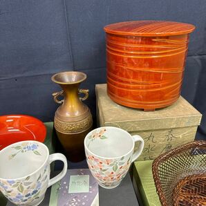 ◆茶器 茶道具類 まとめ売り 飛騨春慶 金属花瓶 花入 花器 中国茶器セット 菓子鉢 茶碗 竹かご 6角 小皿 食器 陶器 160-60の画像7