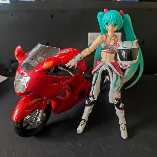 figmaレーシングミク 2013 EV MIRAI ver.+ホンダ HONDA CBR1100XX スーパーブラックバード