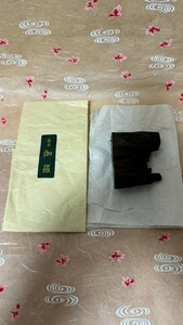 越南（伽羅）タトウ紙付　61.1g 香木 香道具 茶道具 伽羅 ベトナム産 六国五味 お香 香道 樹脂分の多い沈香 香炉