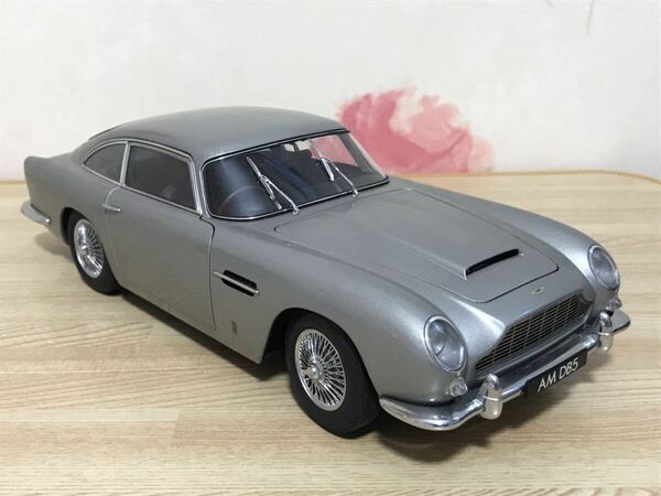 送料無料　1/18 オートアート　アストンマーティン DB5 クラシックカー ミニカー　AUTOart Aston Martin Aa 旧車