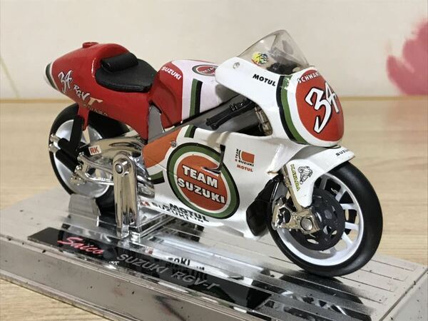 送料無料　1/18 スズキ RGV-r レーシングバイク ミニカー Saica TEAM SUZUKI RACING