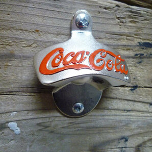 ★アメリカンダイナーを演出！Coca-Cola（コカコーラ）ボトルオープナー（壁掛けタイプ）栓抜き コカ・コーラ ビール ビア バー お酒の画像1