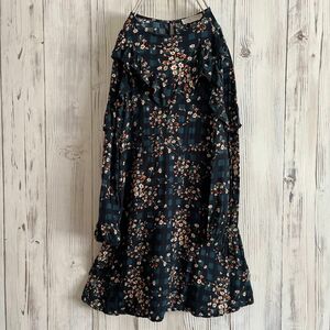 ザラ　ZARA １５２　長袖フリルワンピース　花柄