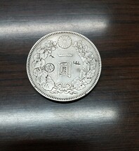  一圓銀貨 昭和21年 重さ26.92 厚さ2.5 直径38.1 銀貨 硬貨 古銭 真贋不明_画像2