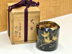 【U58575】加賀蒔絵師 【細川司光】作　松唐草蒔絵　吹雪　棗　金彩　共箱　茶道具　美品