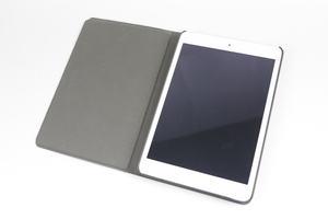 ★【初期化済】Apple iPad A1489 アップル アイパッド タブレット カバー付き 004JLNJO25