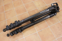 ★Manfrotto MT057C4-G マンフロット カーボン 4段 ギア付き 三脚 カメラ用品 カメラ周辺機器 020JIJJO42_画像1