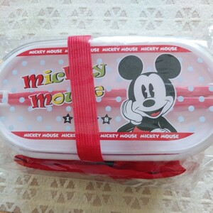 ディズニー　ミッキーマウス　キャラクター巾着付き二段お弁当箱　新品・未使用　ランチボックス