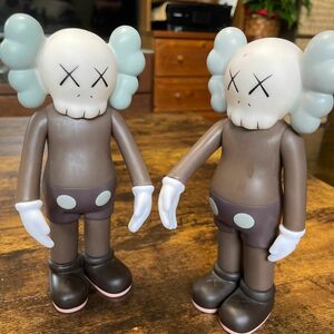 KAWS フィギュア 2体 中古品