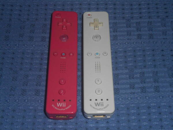 Wiiリモコンプラス(Wiiモーションプラス内蔵)２個セット 桃(pink ピンク)１個・白(shiro ホワイト)１個 RVL-036 任天堂 Nintendo