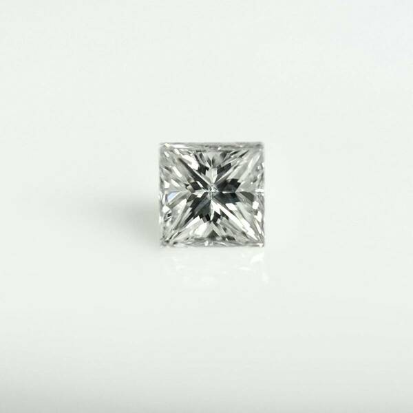 ０．１４６ct　Ｇ　ＳＩ２　プリンセスカット　ダイヤモンドルース