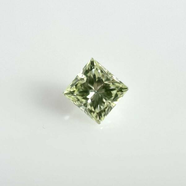 ０．１４２ct　ＦＡＮＣＹ　ＬＩＧＨＴ　ＹＥＬＬＯＷ　ＧＲＥＥＮ　ＶＳ２　プリンセスカット　イエローグリーンダイヤモンドルース