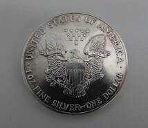 保管品 1987年 アメリカ イーグル ウォーキングリバティ リバティコイン 1ドル 1オンス 純銀 銀貨 貨幣 硬貨 直径40.5㎜ 量目31.2ｇ ケース_画像2