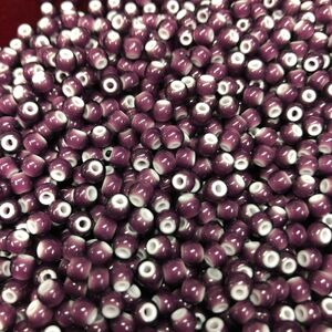 アズキ(薄紫色)ホワイトハーツ(約5ミリ前後)150粒・2ミリ鹿革紐用