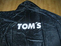 トヨタ・TOM'S・トムスレーシング　デカロゴ　ブランケット＆フード付きジャケット　F　未使用　デッドストック　TRDスーパーGT・レクサス_画像2