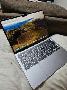 MacBook Air MLXX3J/A 13.6インチ　M2チップ搭載　8GBユニファイドメモリ　512GB スペースグレイ中古