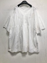 新品☆6L♪白系♪カットワークレースおしゃれブラウス♪カジュアル☆a536_画像2