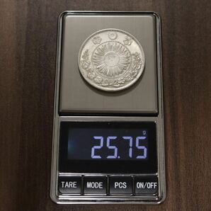 【Ag 96.9%】旧一圓銀貨 旧1円銀貨 明治三年 明治3年 重量 約25.7g 旧一円銀貨 一圓銀貨 大日本 銀貨 硬貨 コイン F1の画像7