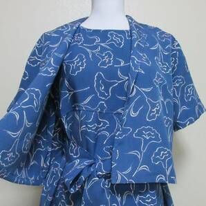 着物リメイク フレンチスリーブワンピース&ボレロジャケット ブルー系 花柄 シルク M~Lサイズ 後ろ開きボタン有 かぶりタイプの画像2