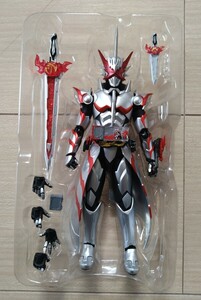 【２体セット】S.H.Figuarts仮面ライダー　◯セイバー　　　ドラゴニックナイト　＆　◯カリバージャアクドラゴン