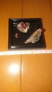 愛知県設楽町田口鉱山産 パイロクスマンガン石 単結晶 母岩付３個セット 天然石 #鉱物#原石