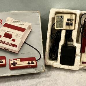 任天堂 ファミコン 本体 HVC-001 ファミリーコンピュータ ニンテンドー FAMILY COMPUTER 昭和 家庭用 ビデオゲーム 現状品 説明書付きの画像1