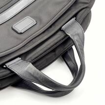 1円 【美品】 TUMI トゥミ ビジネスバッグ 2way ショルダーバッグ ブラック 出張用 A4収納可能サイズ 大容量 かばん レザー_画像9